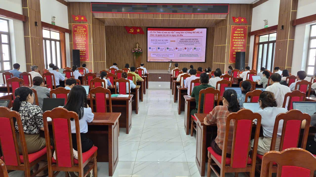 Hội nghị toàn quốc nghiên cứu, học tập, quán triệt và triển khai thực hiện một số Nghị quyết, Chỉ...