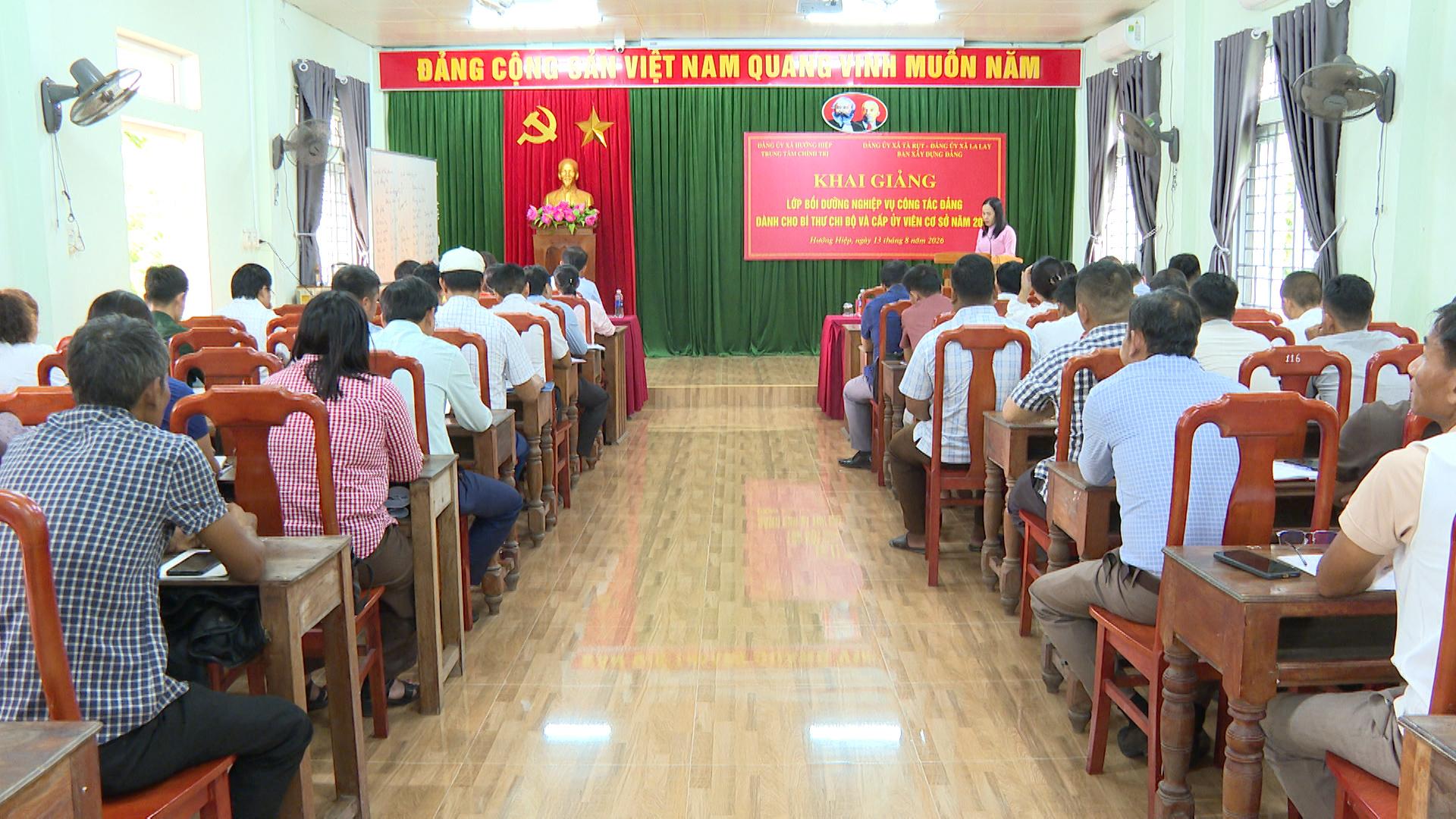 Bồi dưỡng nghiệp vụ công tác Đảng dành cho Bí thư chi bộ và cấp ủy viên cơ sở