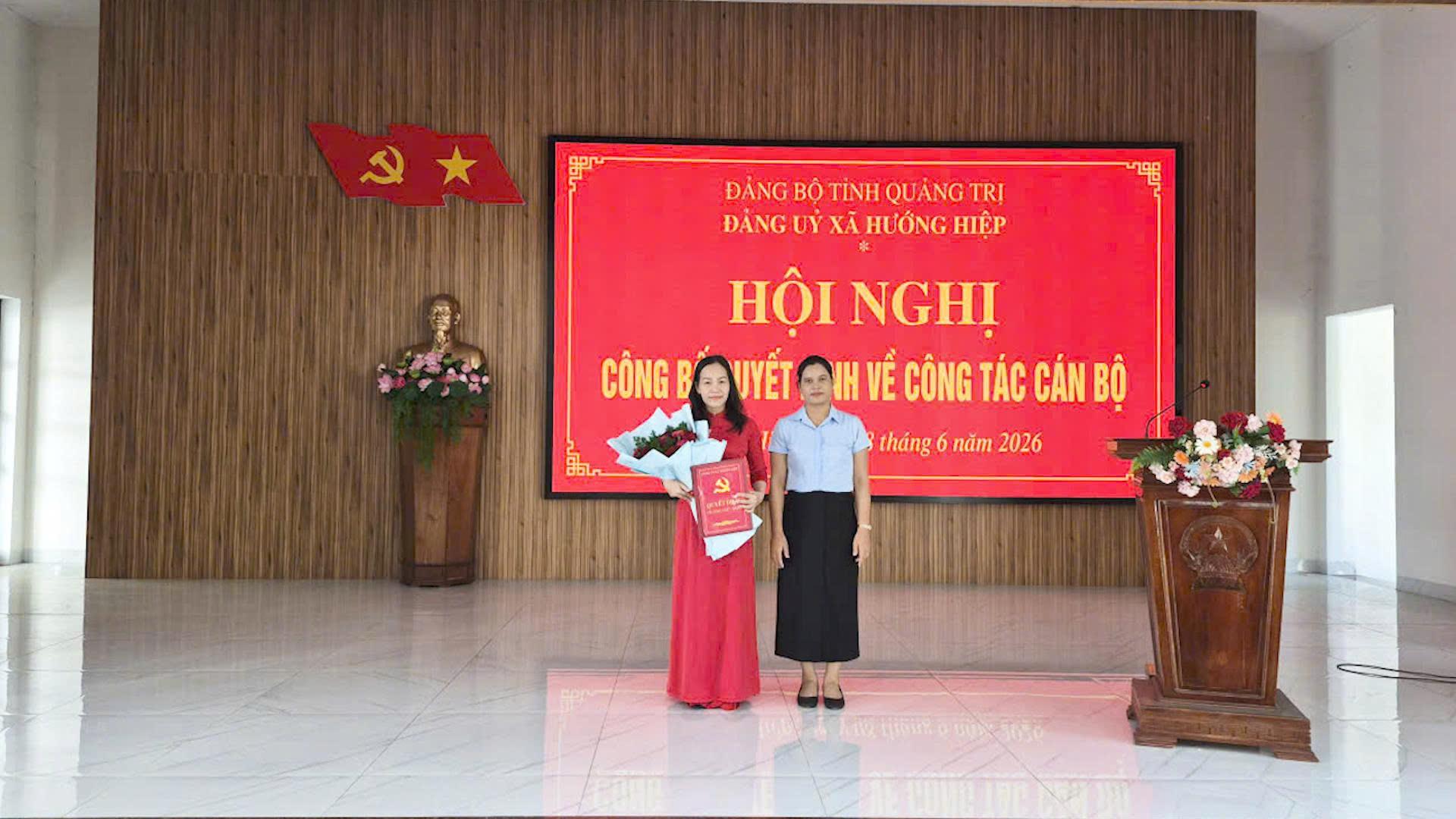 Công bố và trao Quyết định bổ nhiệm Giám đốc Trung tâm Chính trị xã