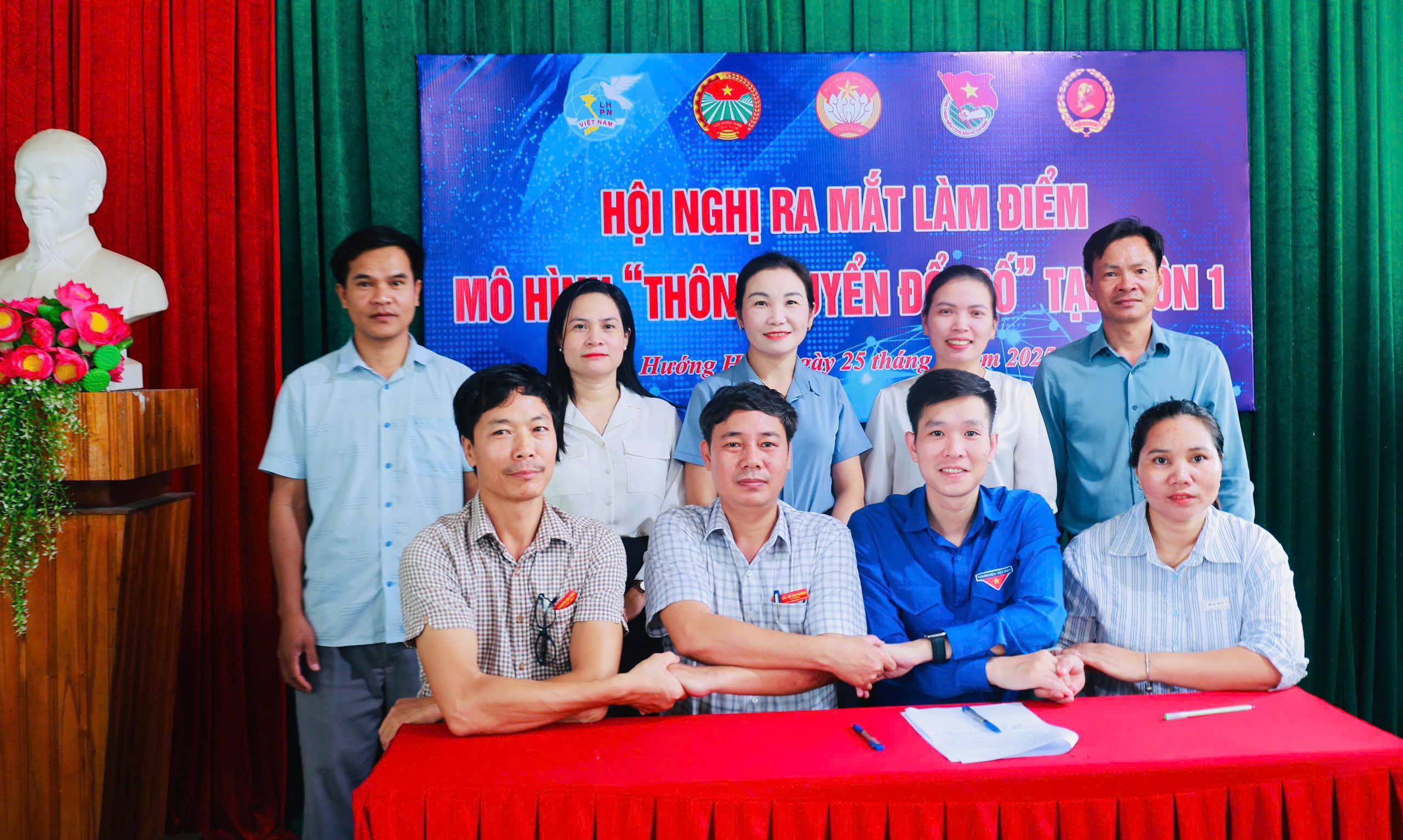 Hướng Hiệp: Ra mắt làm điểm mô hình thôn chuyển đổi số