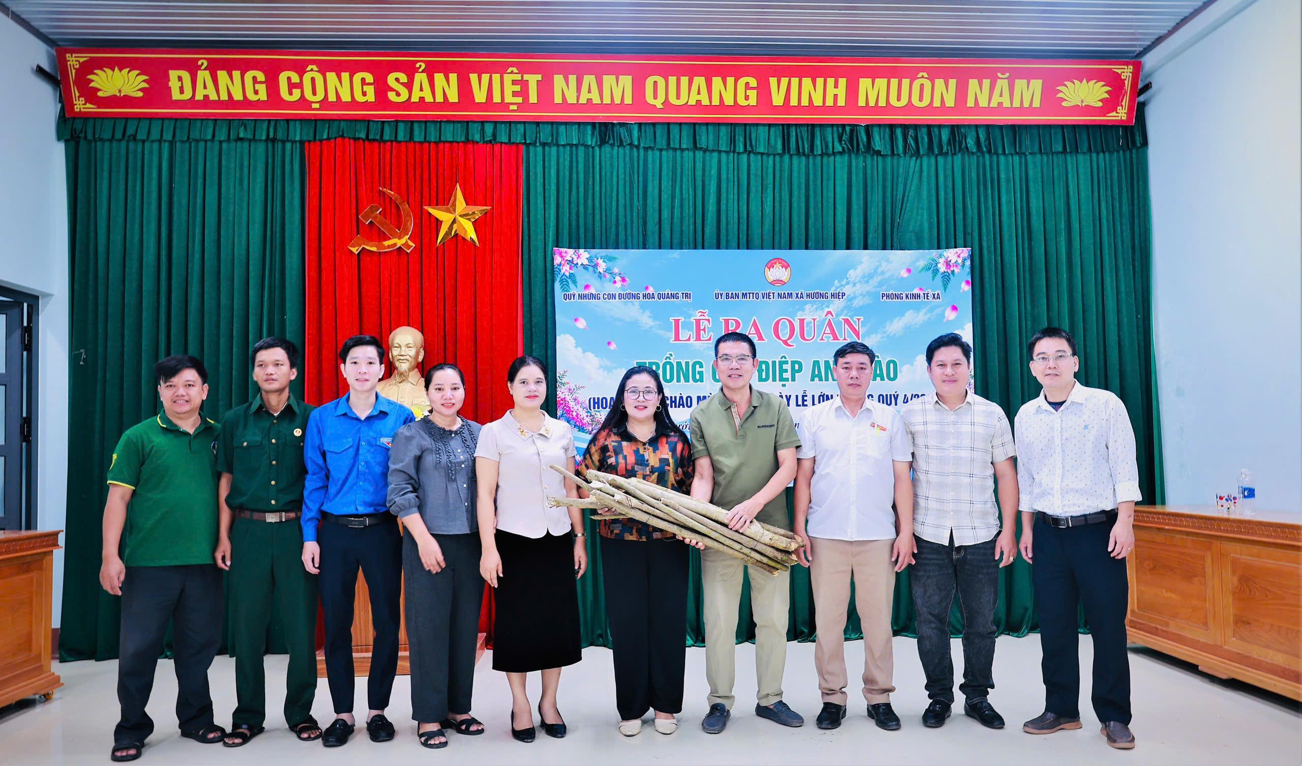 Hướng Hiệp: Ra quân trồng cây điệp anh đào, chung tay xây dựng quê hương xanh – sạch – đẹp