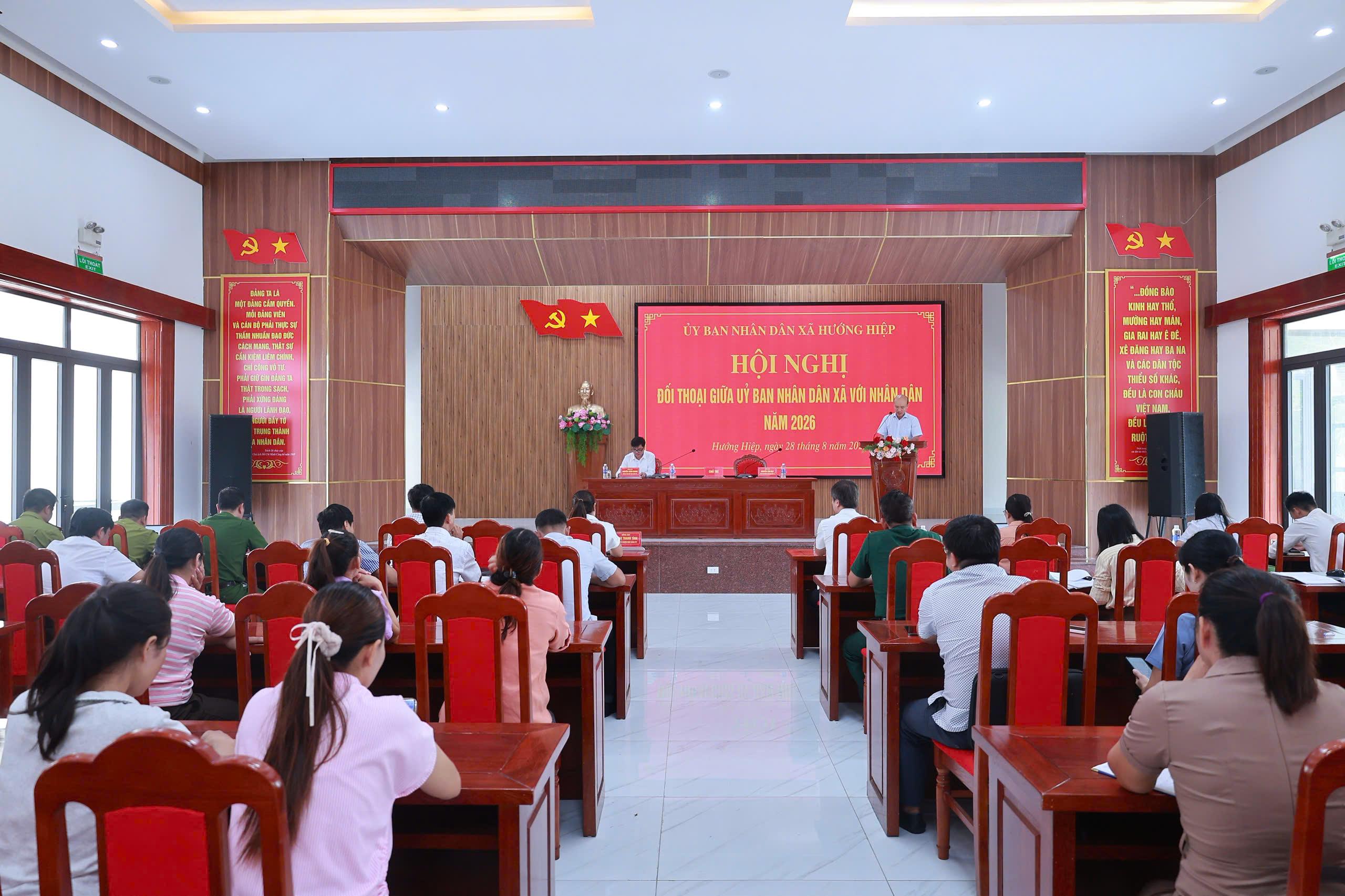 UBND xã tổ chức hội nghị đối thoại giữa UBND xã với nhân dân