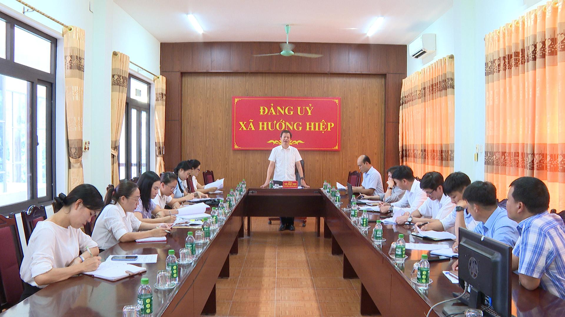 Hướng Hiệp: Thường trực Đảng ủy xã làm việc với Trung tâm dịch vụ tổng hợp xã