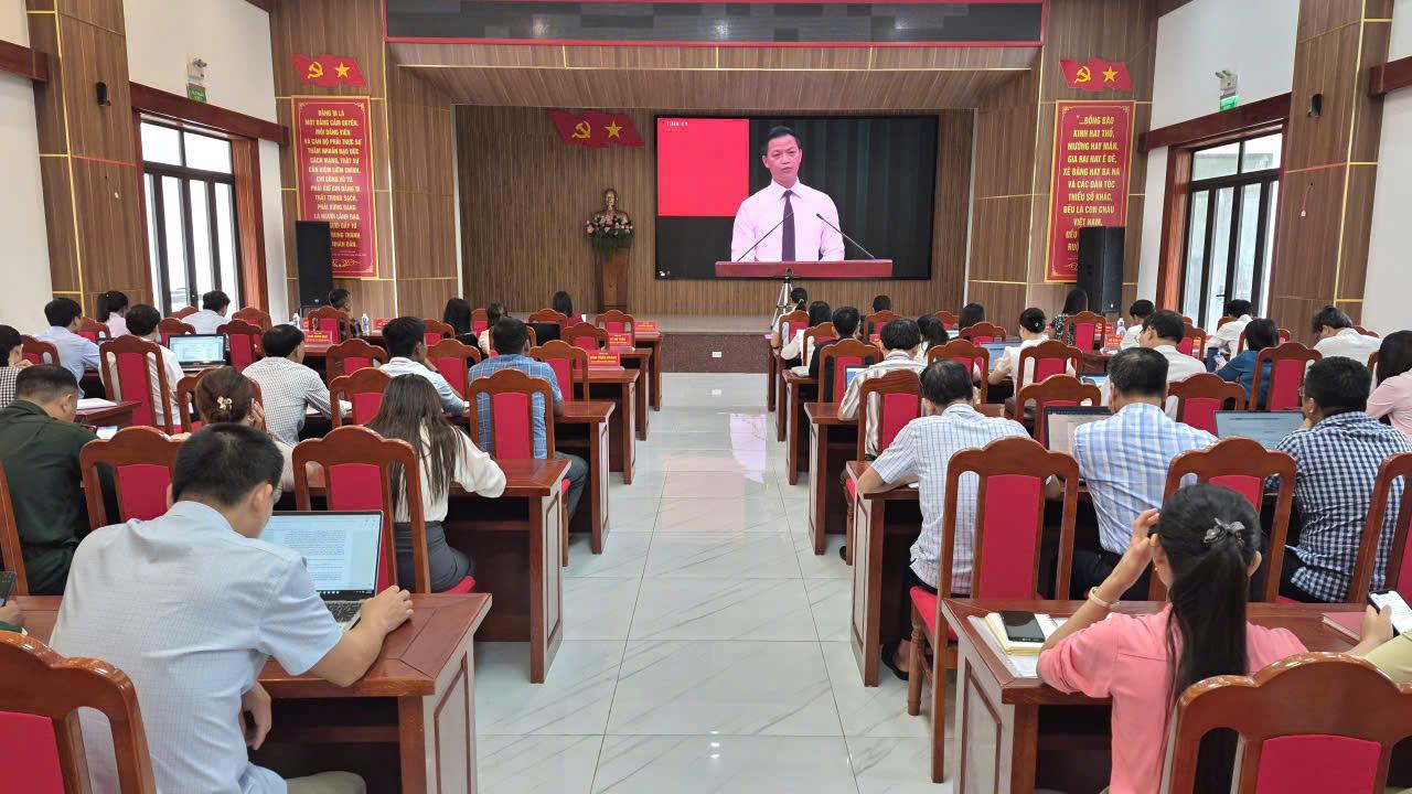 Hướng Hiệp: Hội nghị nghiên cứu, học tập, quán triệt, triển khai thực hiện một số nghị quyết, chỉ...