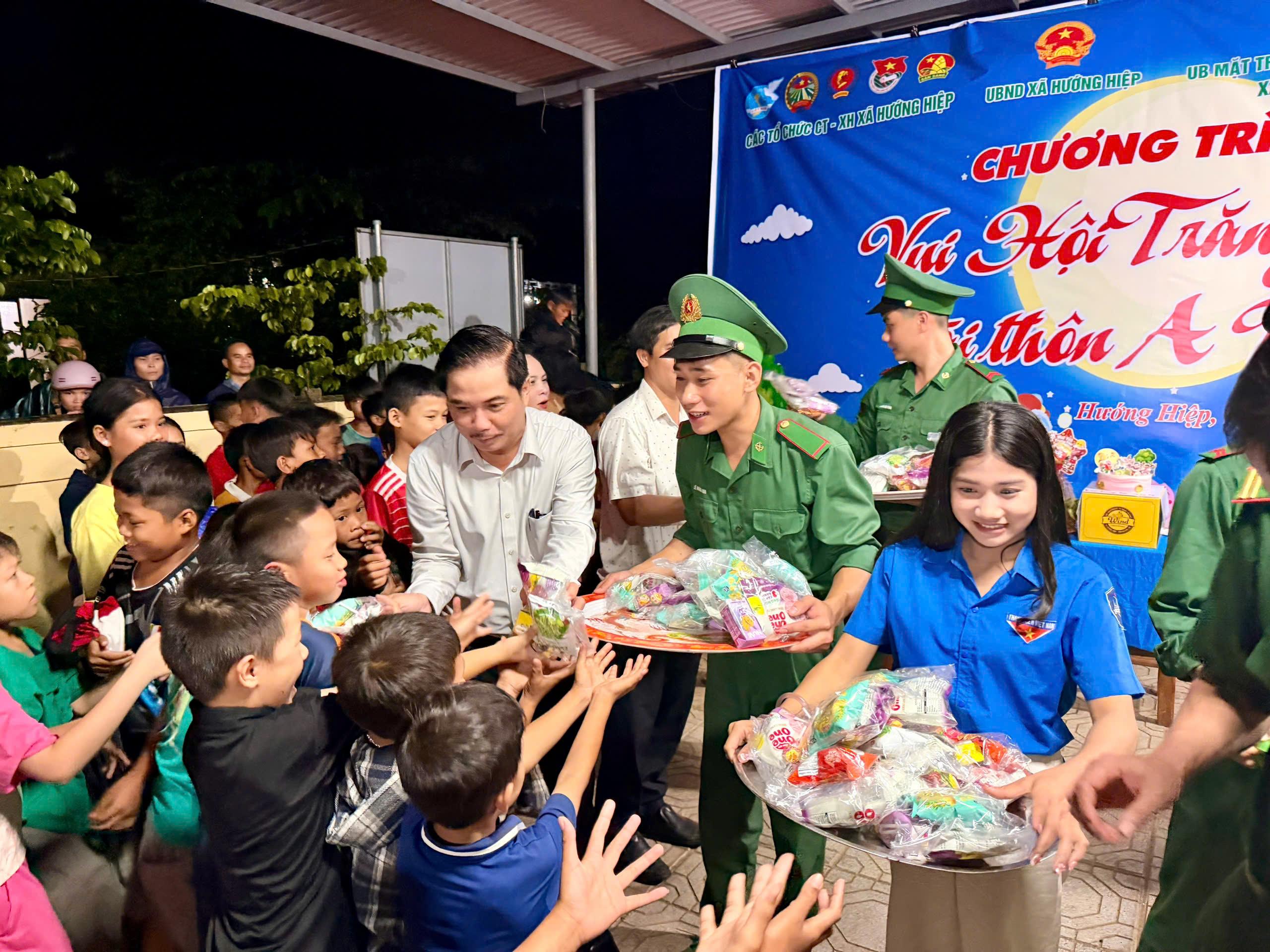 Hướng Hiệp: Chương trình “Đêm hội Trăng rằm” mang Trung thu ấm áp đến với thiếu nhi